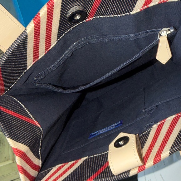 💯 Burberry Navy Tote with Red and Cream Accents Blue Label - Picture 8 of 13